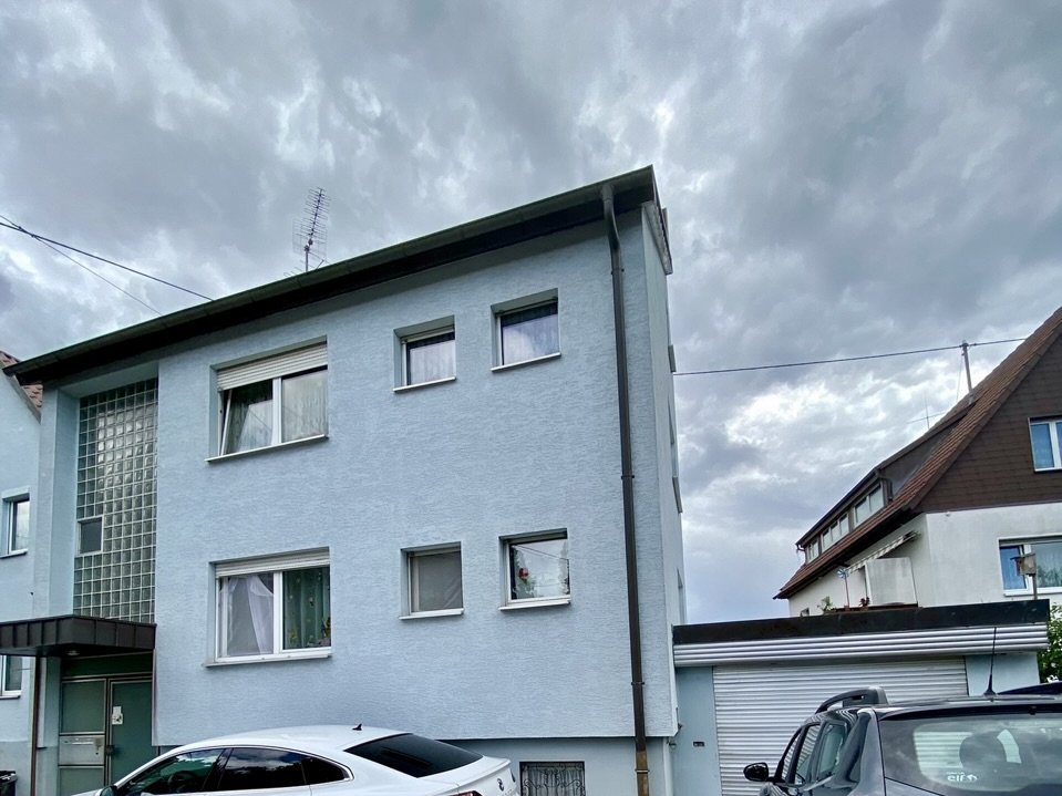 Straßenansicht des vermittelten 3-Familienhauses in Filderstadt-Bernhausen